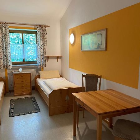 Krug'S Family Hostel Und Restaurant Weilheim in Oberbayern Exterior photo