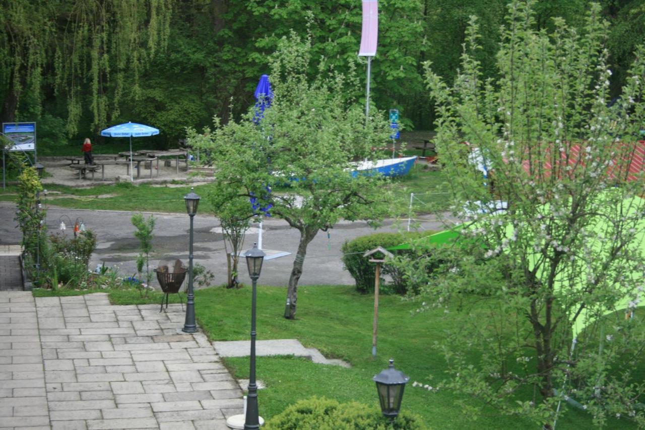 Krug'S Family Hostel Und Restaurant Weilheim in Oberbayern Exterior photo