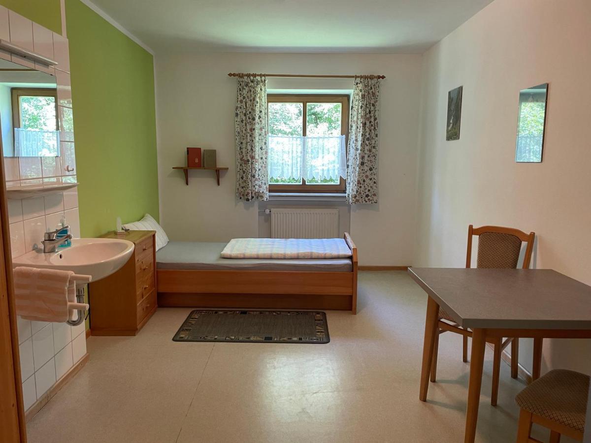 Krug'S Family Hostel Und Restaurant Weilheim in Oberbayern Exterior photo